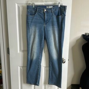 Signature Levi Strauss totally shaping straight size 14 S/W 32L 30